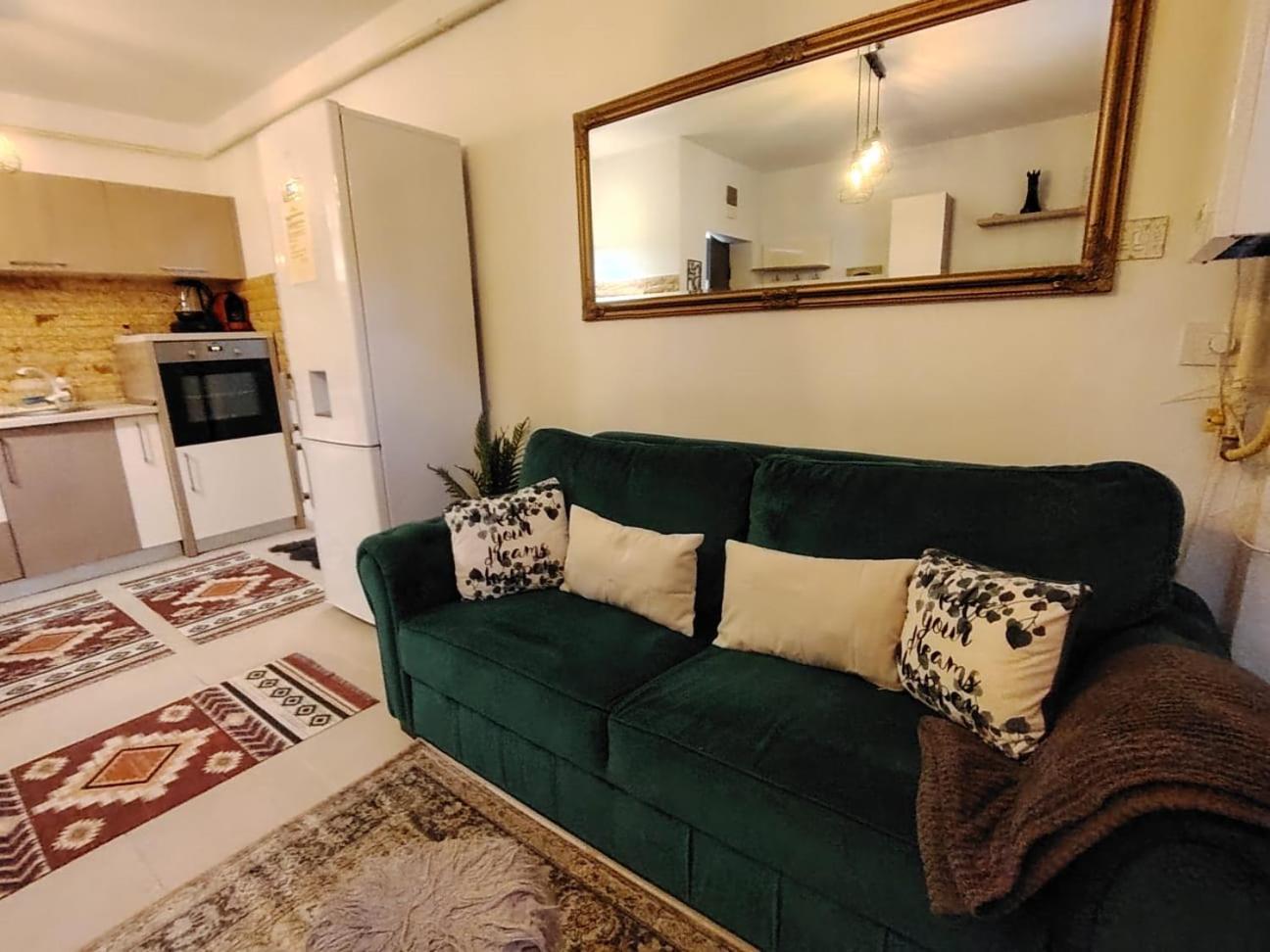 Charm 2 Palas Apartment Jászvásár Kültér fotó